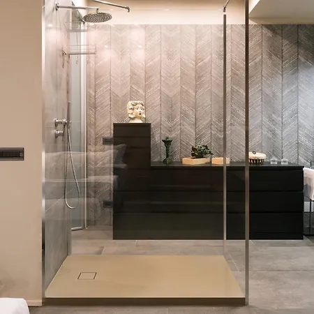 Luxury Modern - - Center *